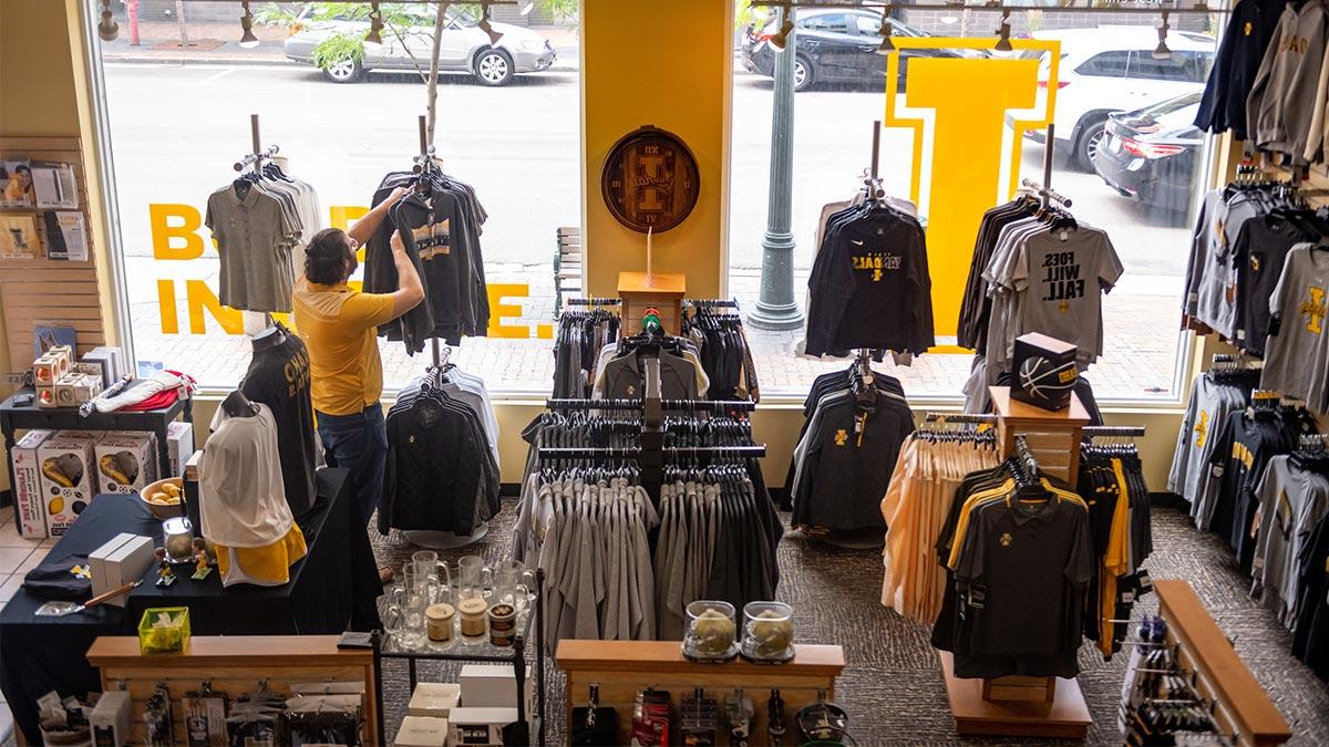 A store with a stock of U of I merchandise